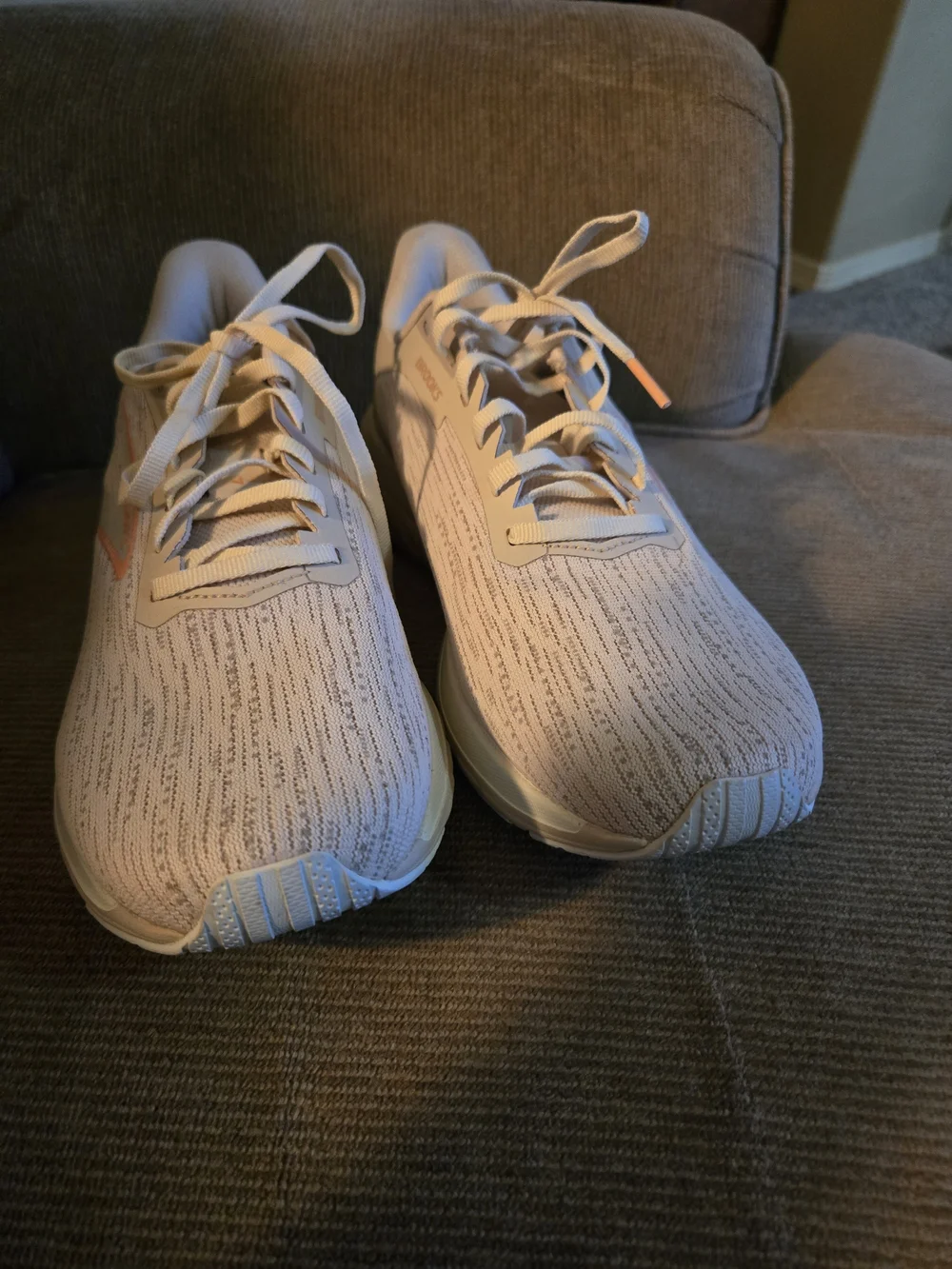 Brooks Woman Running Sneakers in Cream with Peach Accents